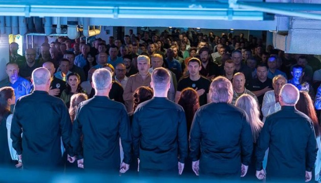 У Запоріжжі через повітряну тривогу День Незалежності відзначали в укритті У Запоріжжі через повітряну тривогу День Незалежності відзначали в укритті