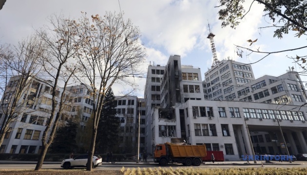 Удар по Держпрому, робособака-розвідник і терапія мандрами Удар по Держпрому, робособака-розвідник і терапія мандрами